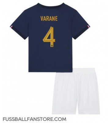 Frankreich Raphael Varane #4 Replik Heimtrikot Kinder WM 2022 Kurzarm (+ Kurze Hosen)